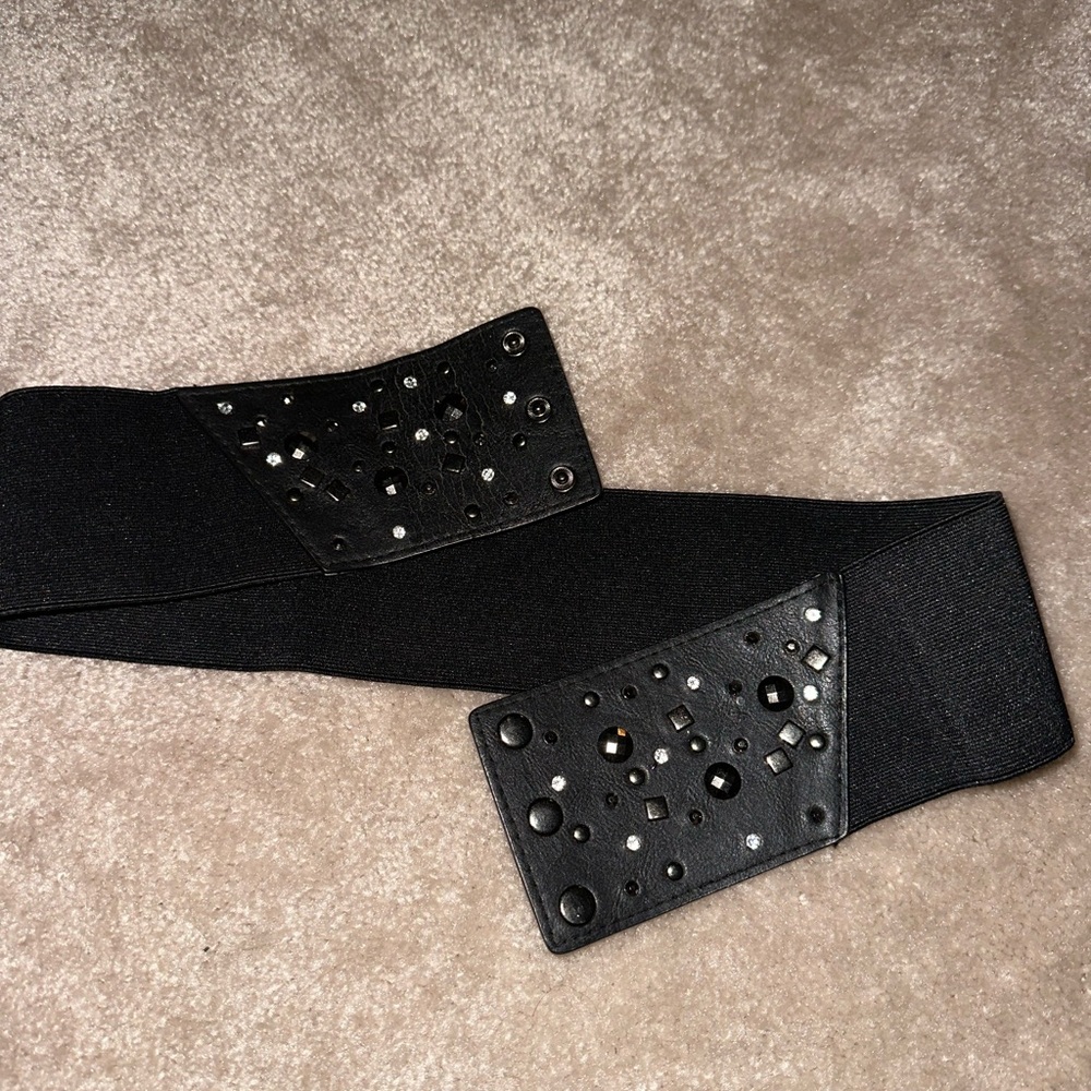 Black leather/elastic studded belt